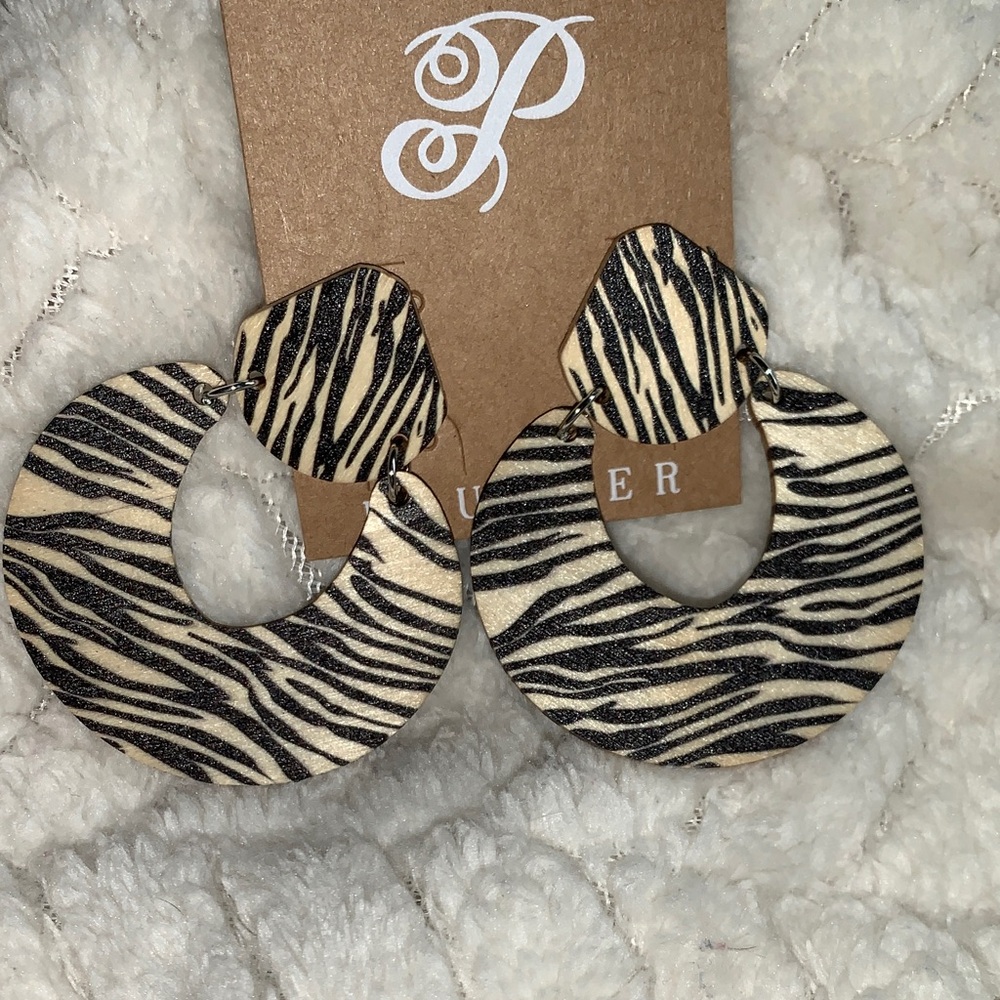 Elegant Zebra Pattern Earrings